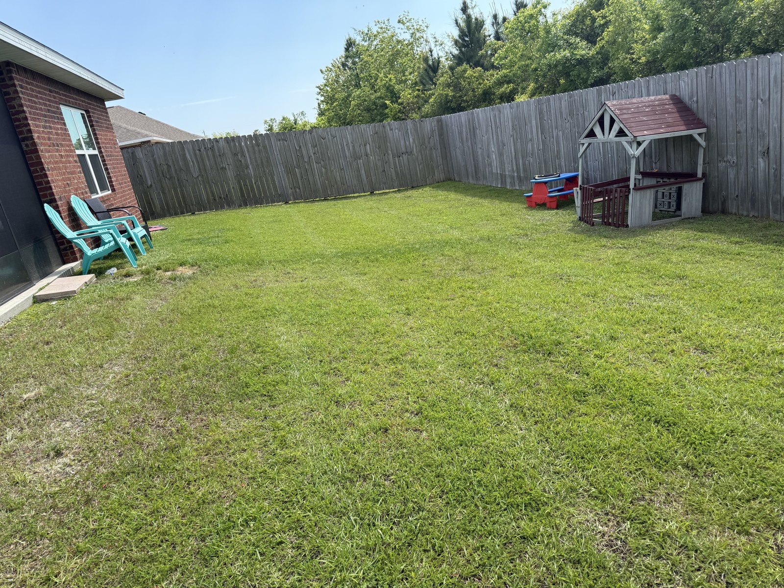 Thick green backyard lawn in Bay County